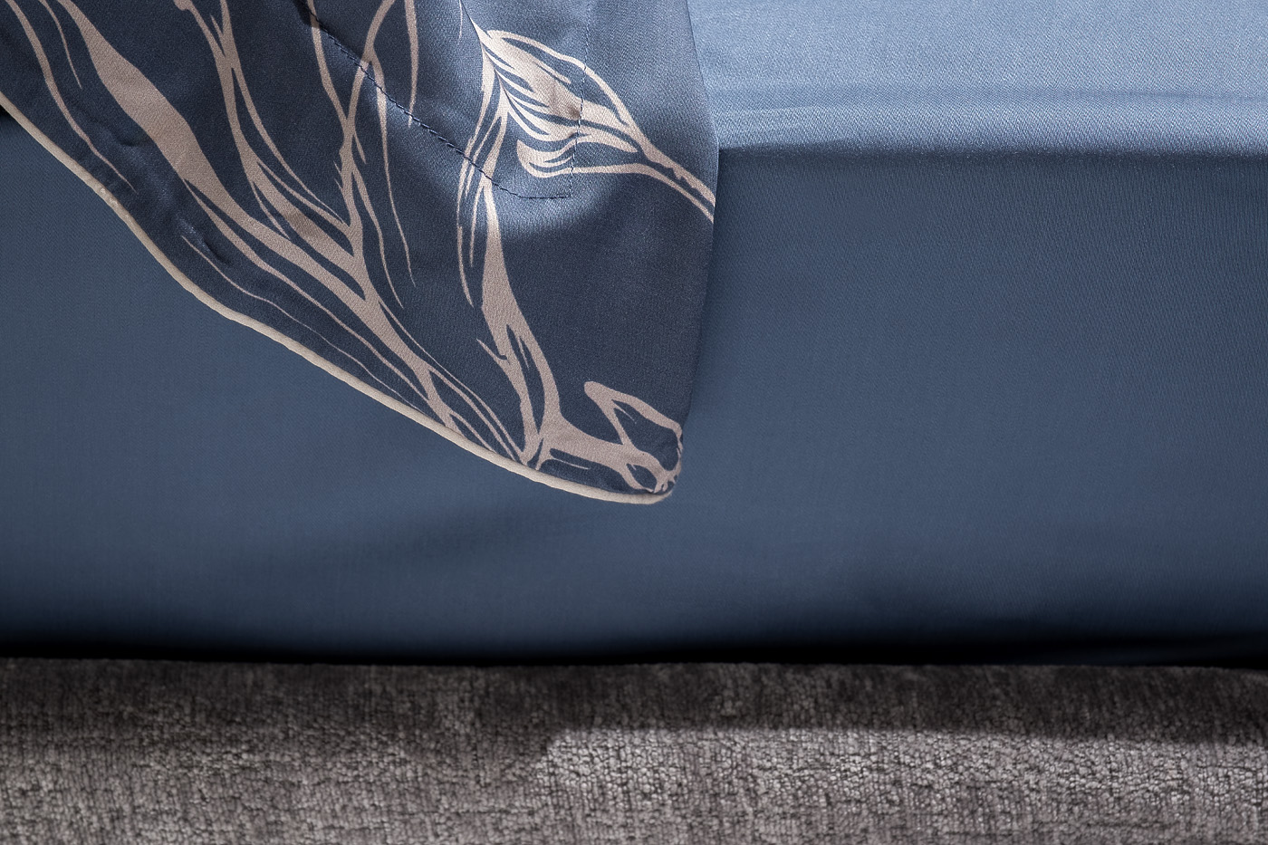 144HF-10406 Простыня на резинке тенсель синяя 160*200*30_s2 4