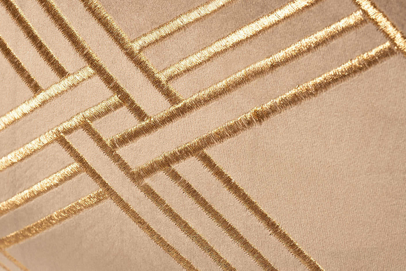 70SW-20793 Подушка с вышивкой «Ромбы» коричневая 40*60см_s2 2