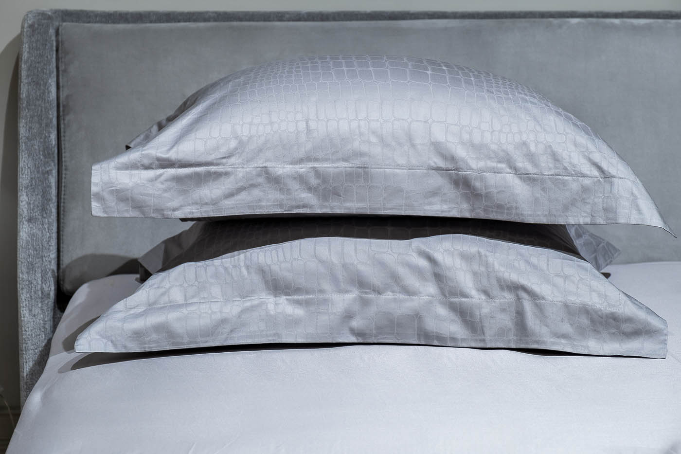 130HB-FSH16030 -PROS RES SER Простыня на резинке сатин серый 160*200*30_s2 2