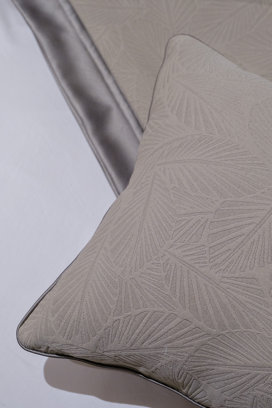 Подушка декоративная с кантом корич. 283002 50*30см_s2 2