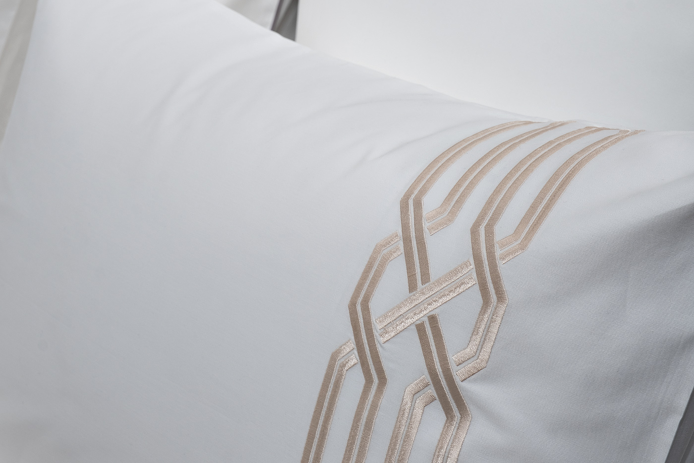 175SMR-17504 Комплект постельного белья с вышивкой Паллада, золотой, Двуспальный евро (200*220)_s2 5