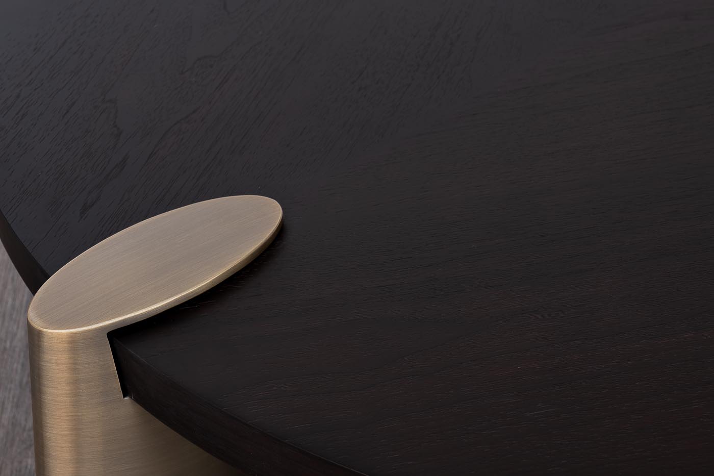 58DB-CT17191 Стол журнальн.Kong темный орех d138*33см,столешница d120_s2 2