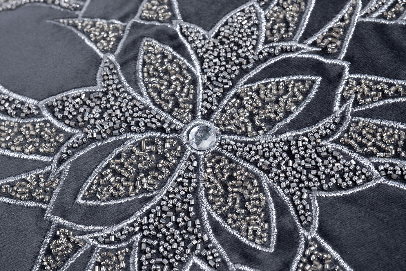 70SW-26096 Подушка вышивка, бисер «Цветок» синий 45*45_s2 2