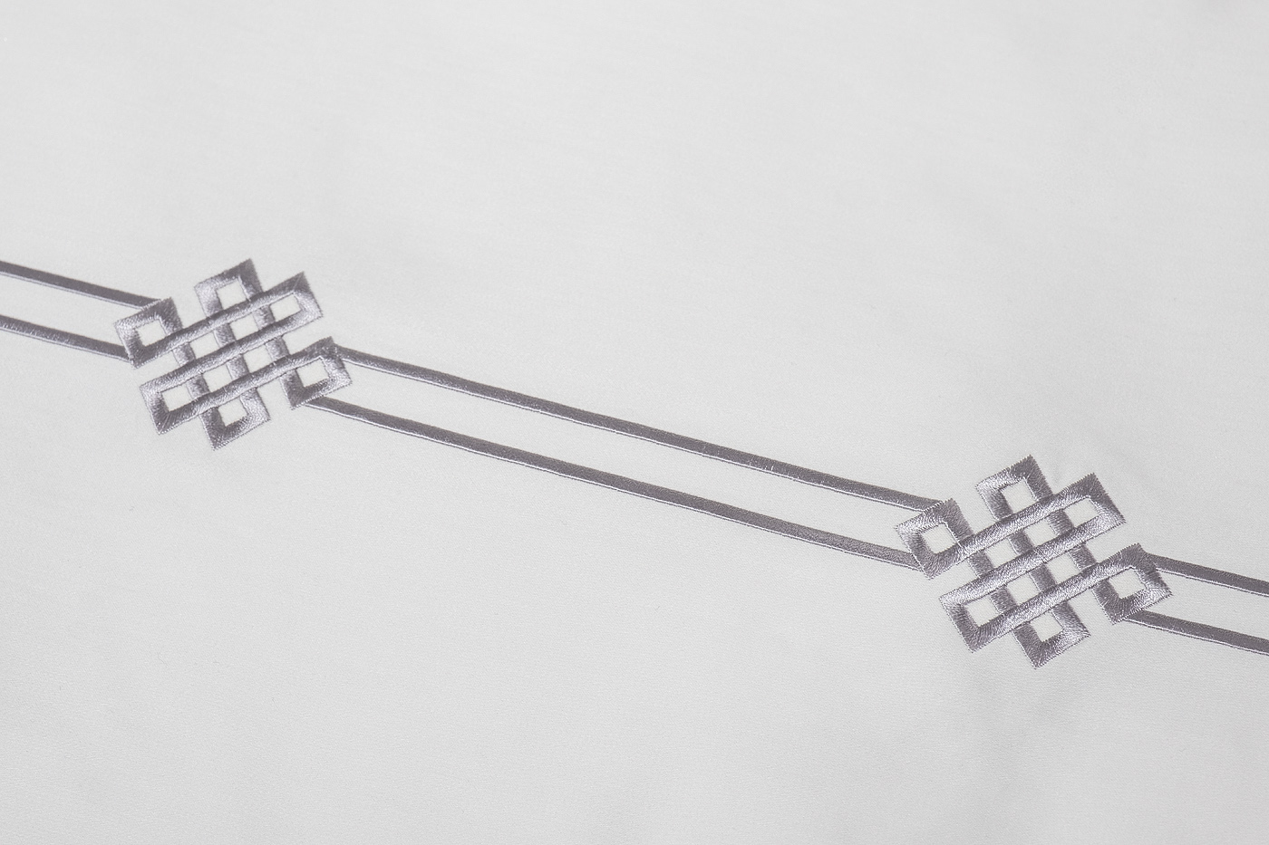 175SMR-17503 Комплект постельного белья с вышивкой Арктик, серый, Семейный (145*210-2шт)_s2 8