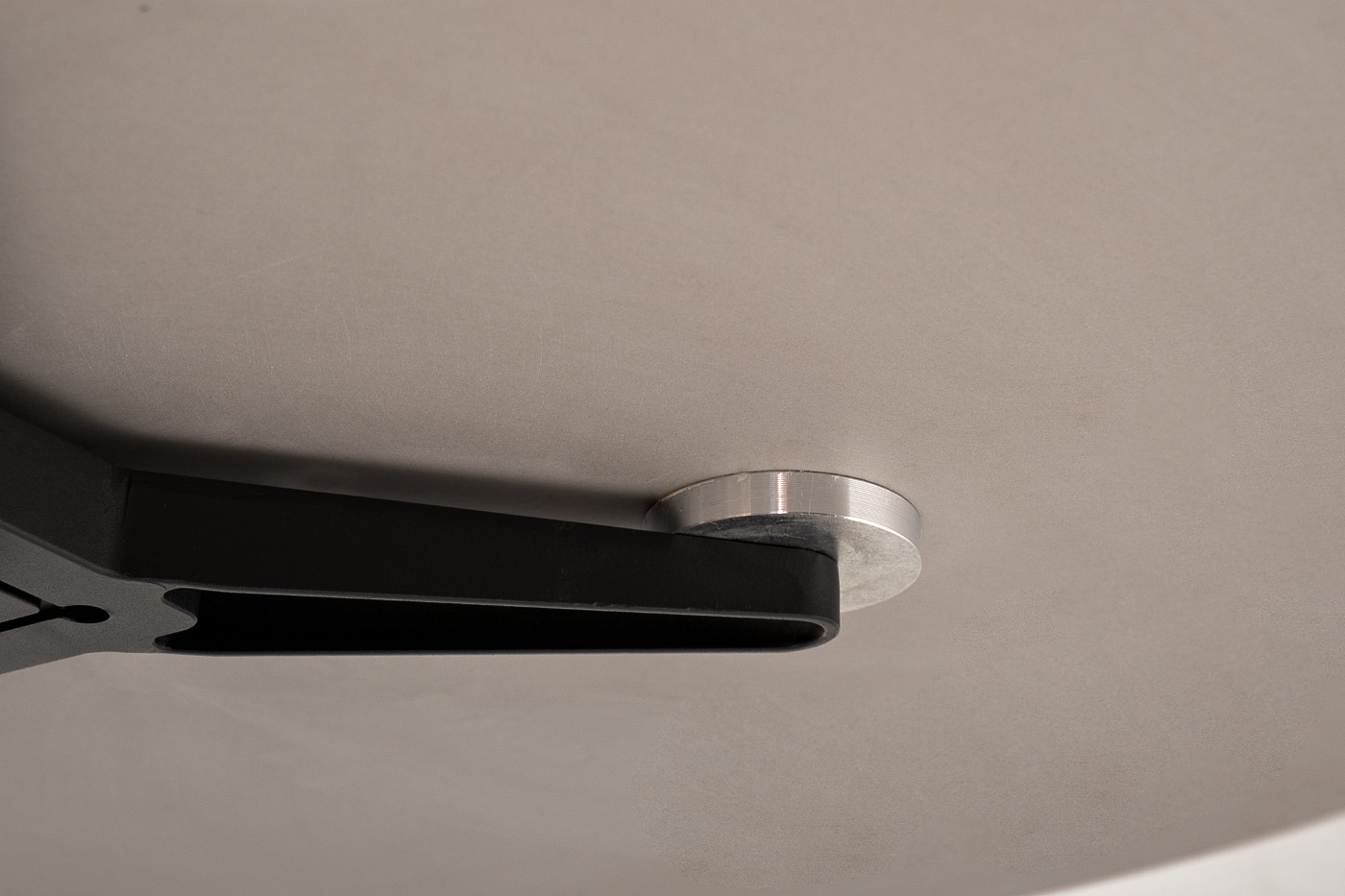 39AR-STOL-T285 Стол уличный «Нью Фридом» серый d89,6*75см_s2 3