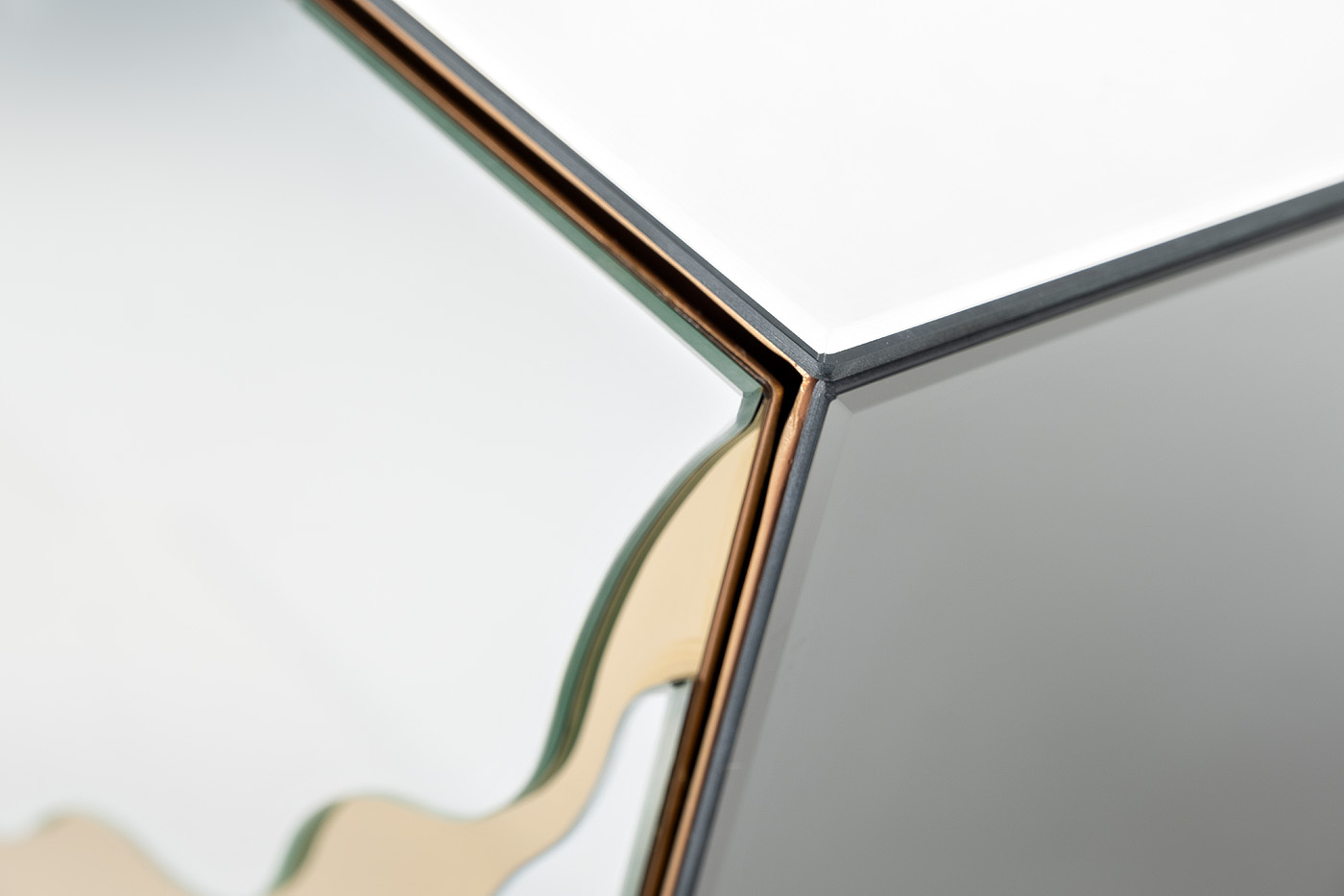 KFG195 Комод зеркальный c золотым декором 160х45х90см_s2 6