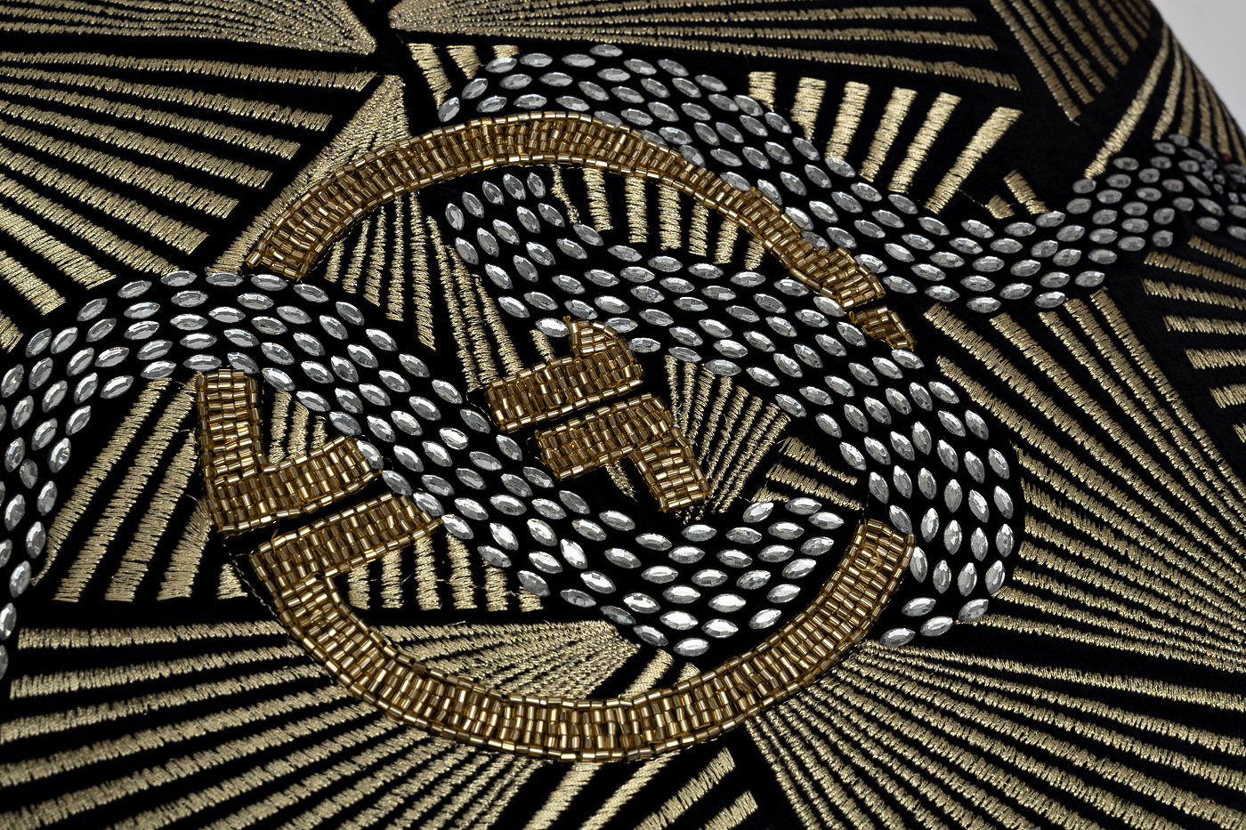 70SW-38057 Подушка с бисером, стеклярусом и вышивкой «Антик» черный 45*45_s2 2