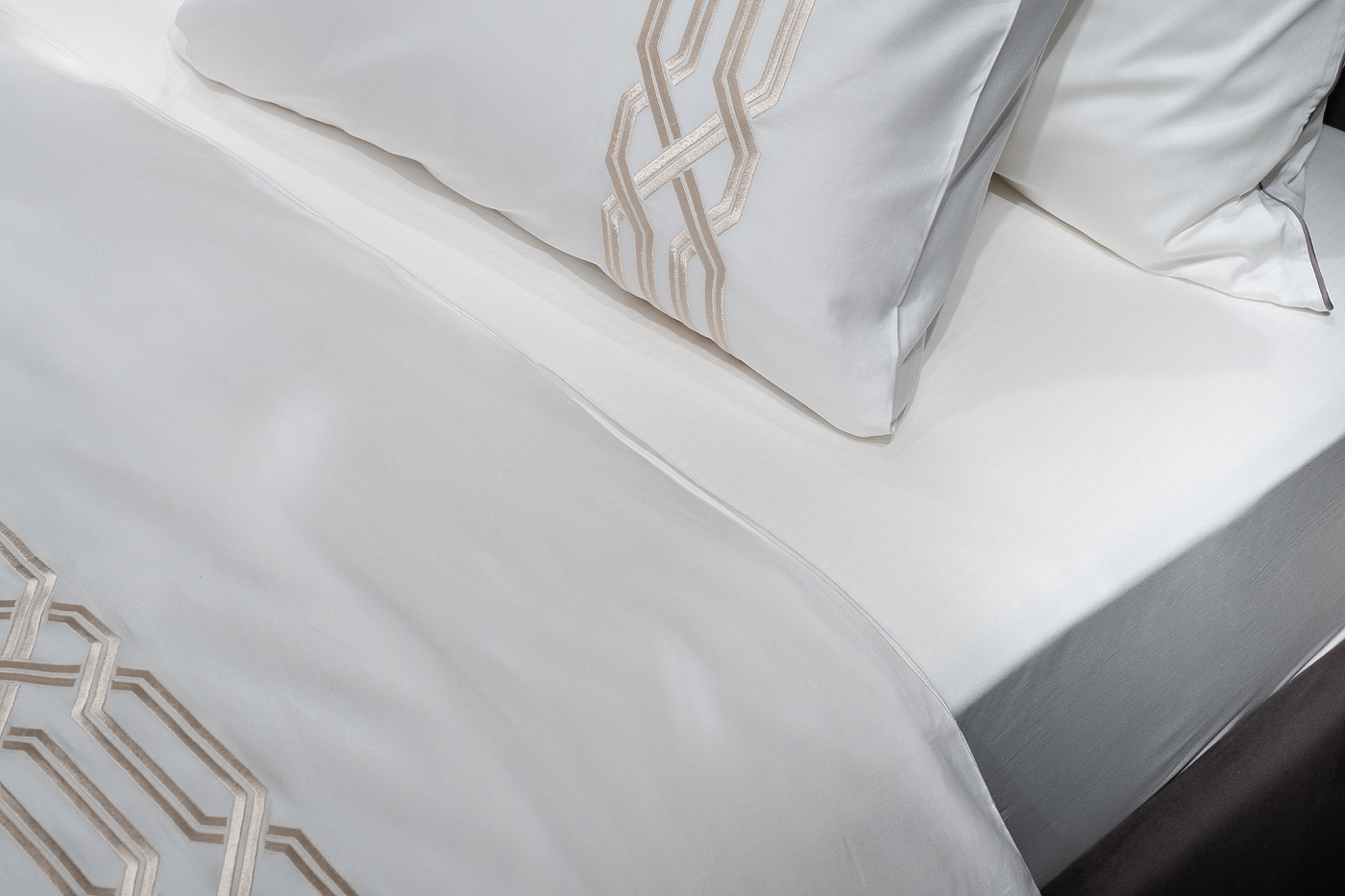 175SMR-17506 Комплект постельного белья  Паллада, золотой, Семейный (145*210-2шт)_s2 6