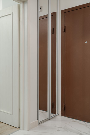 Встроенный шкаф в прихожей